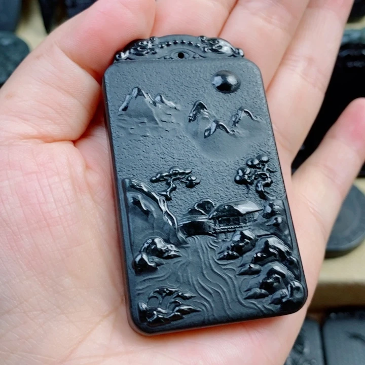 和田玉（青玉）未镶嵌颈饰双面雕刻