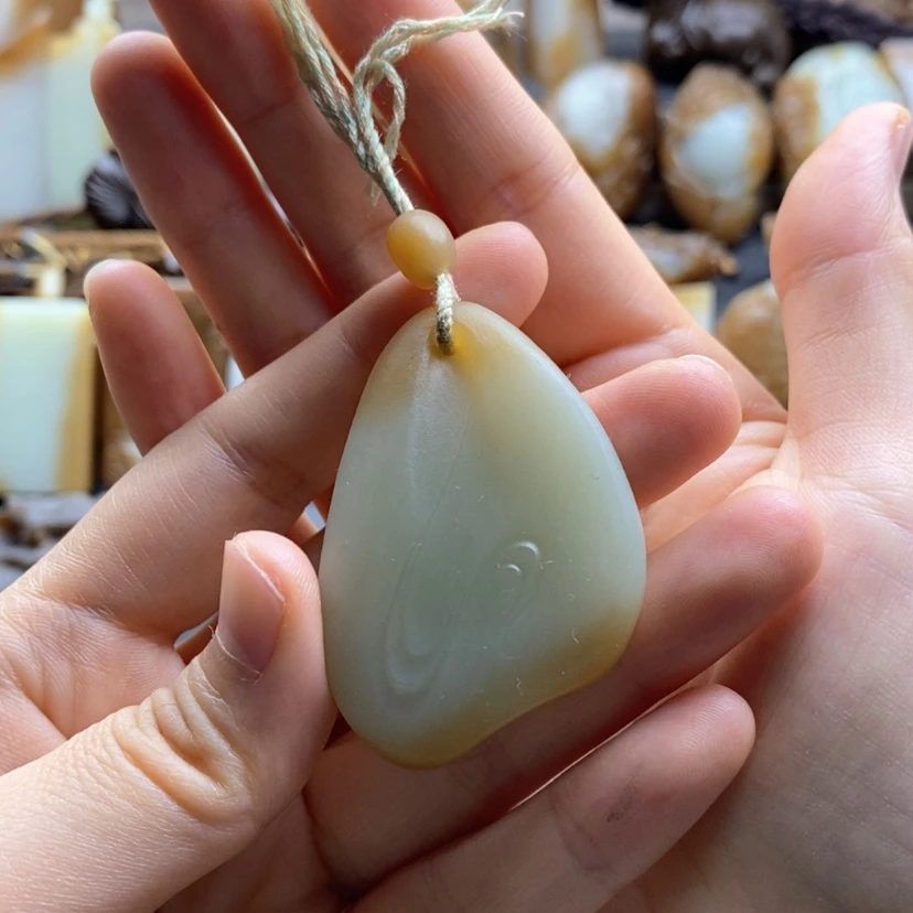 【闪购商品】颈饰未镶嵌和田玉（糖玉）