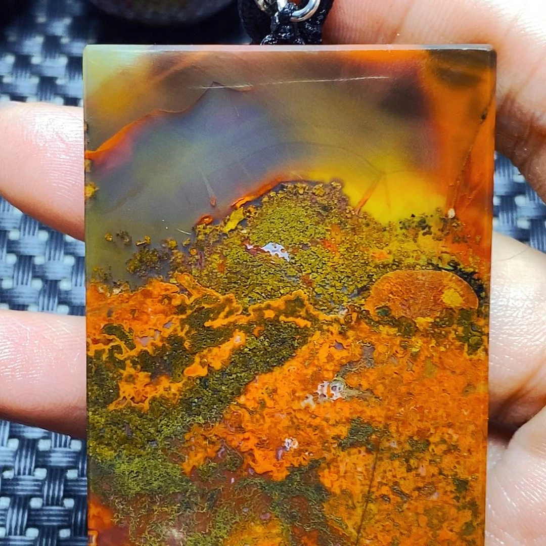 未镶嵌颈饰玛瑙/玉髓记*