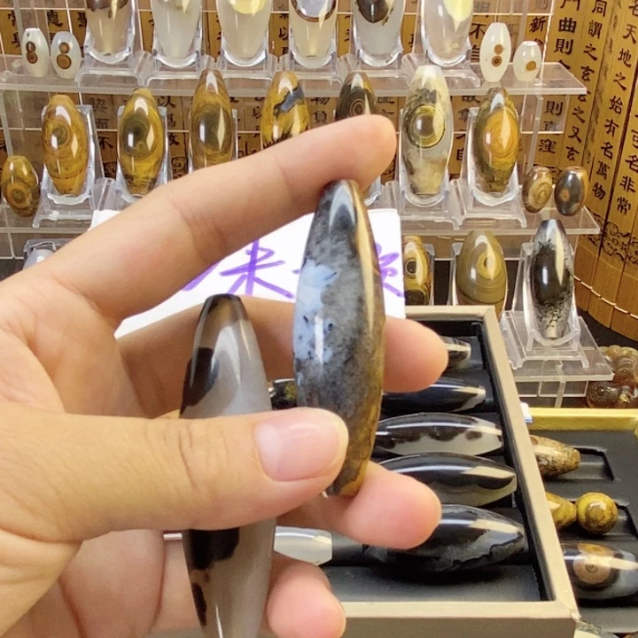 玛瑙/玉髓颈饰未镶嵌寂**途