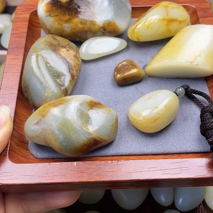 滨****和田玉未镶嵌颈饰