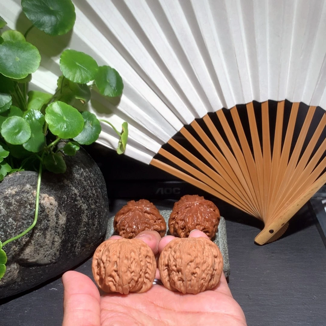 文玩核桃吊坠鱼的红皮磨盘052607