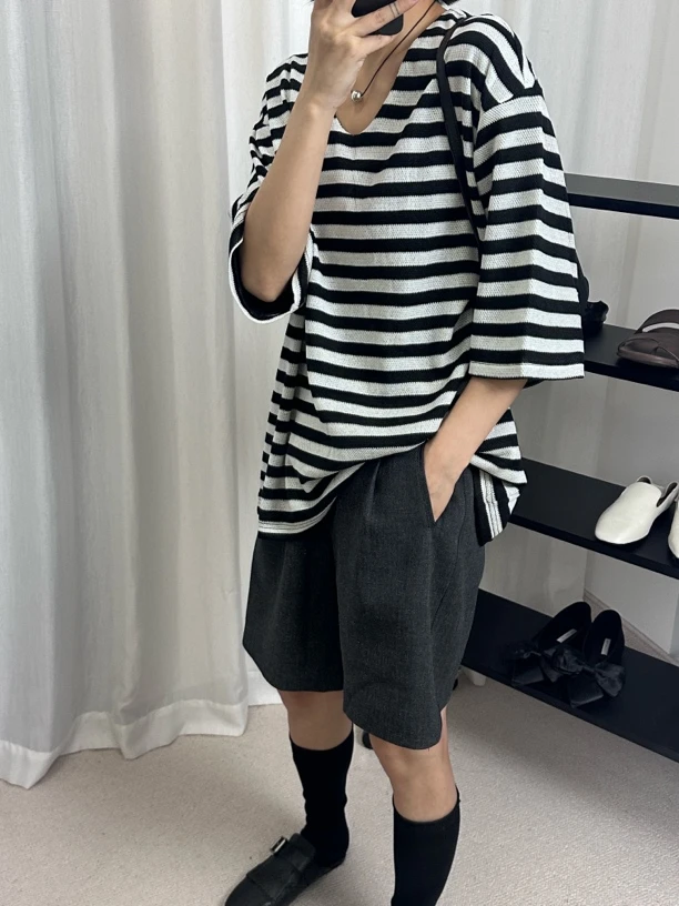 WANG小庆无感V领条纹T