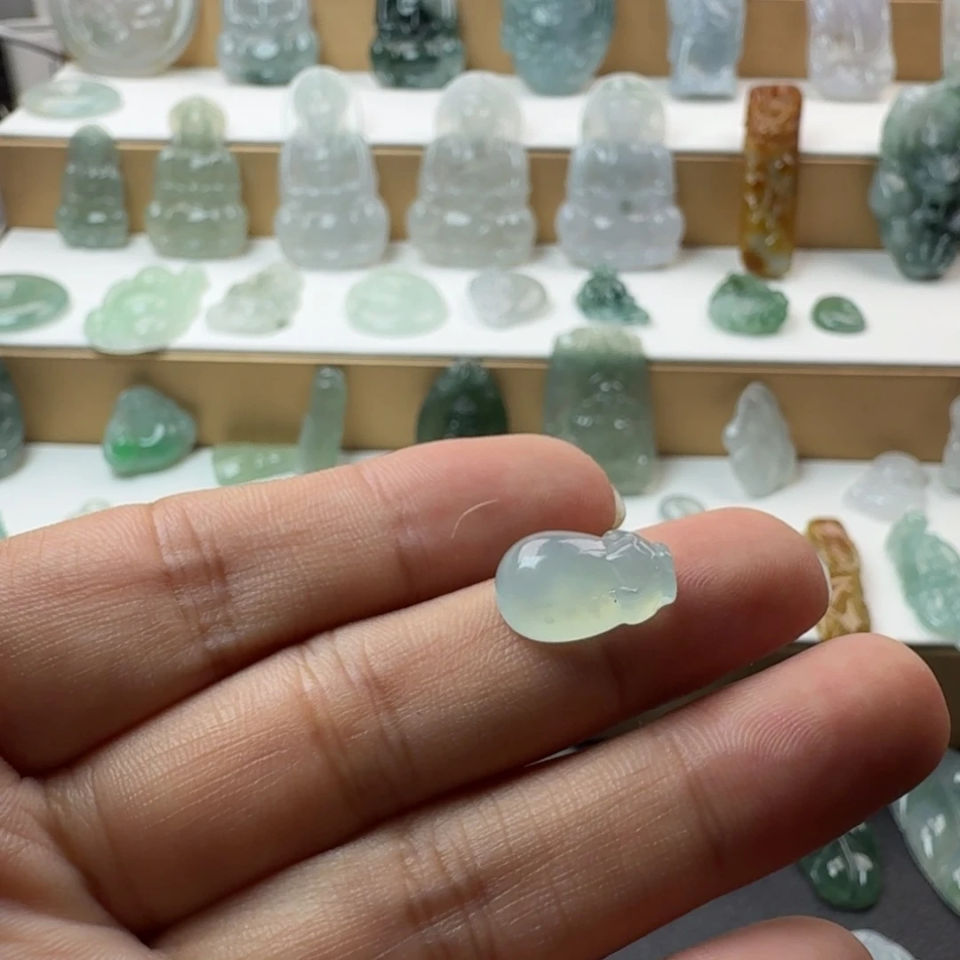 明***静颈饰未镶嵌翡翠翡翠