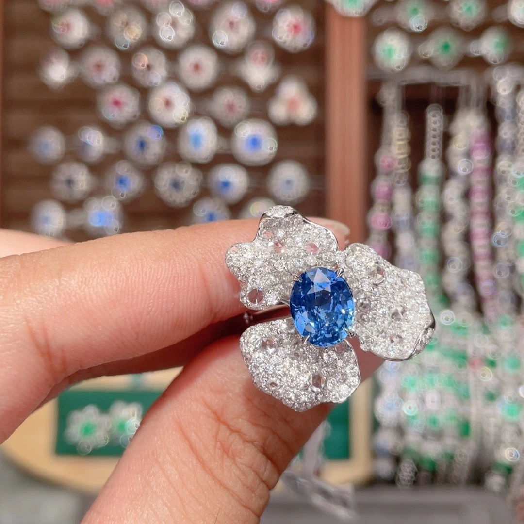 戒指蓝宝石18K金镶嵌3.02ct 无烧矢车菊