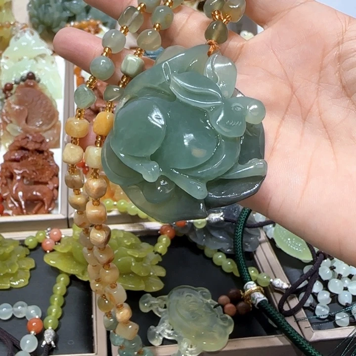 未镶嵌蛇纹石玉吊坠钰*