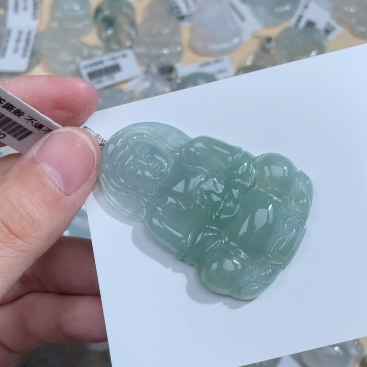 颈饰18K金镶嵌翡翠