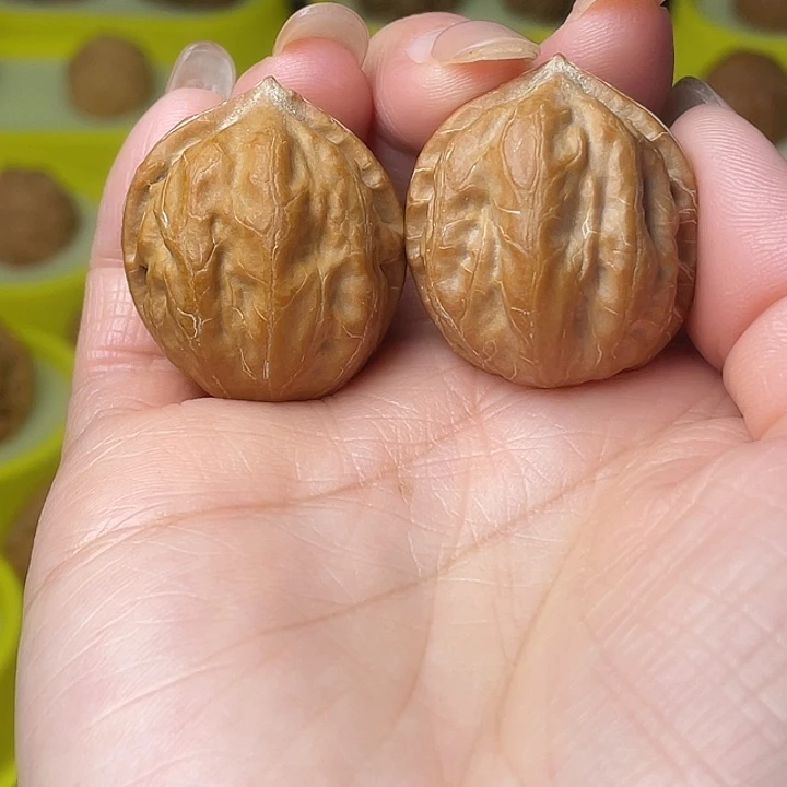 C***q文玩核桃吊坠卧虎石