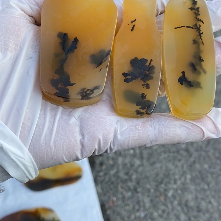 石英质玉（黄龙玉）未镶嵌挂件