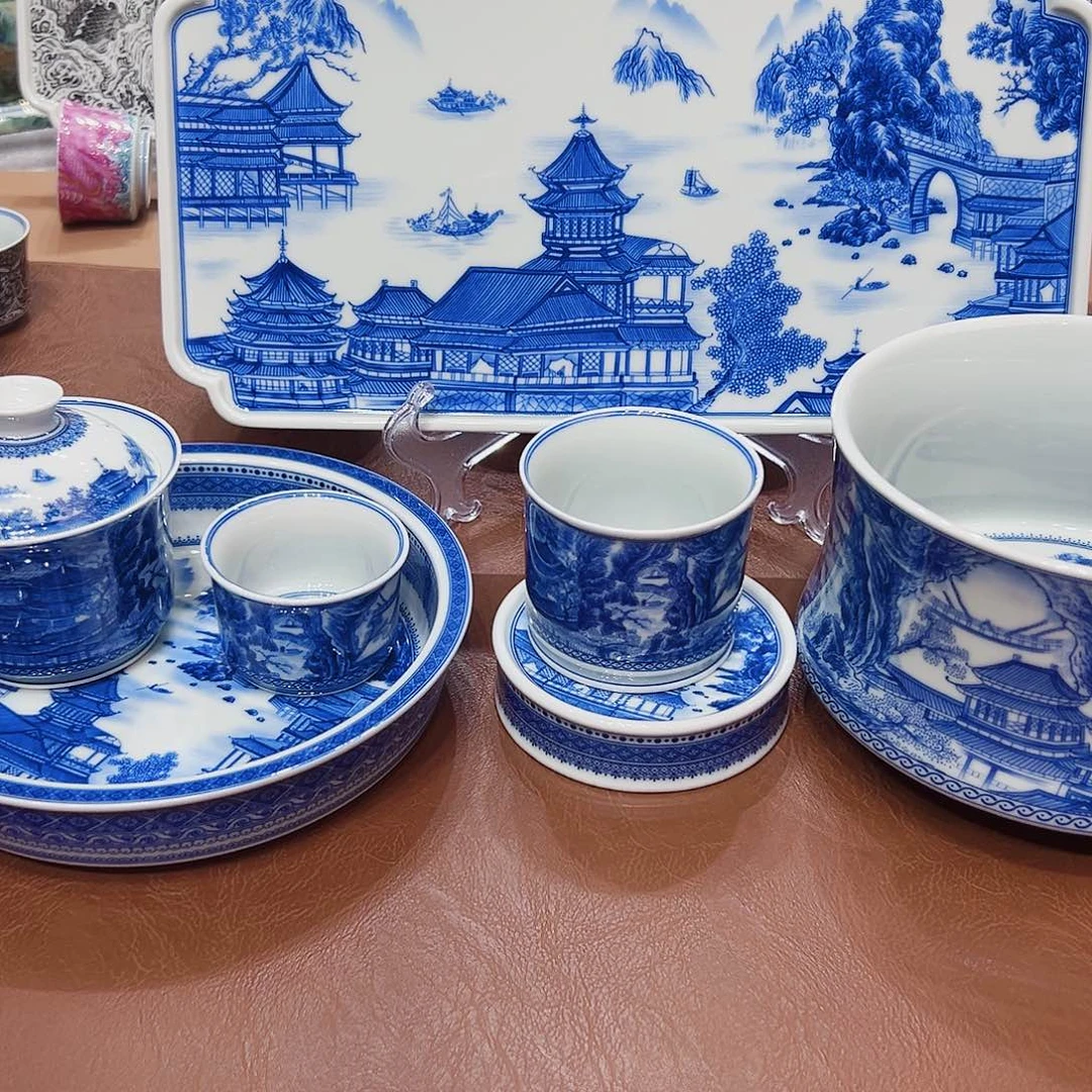 摆件景德镇陶瓷学院等单位联合举办了多项