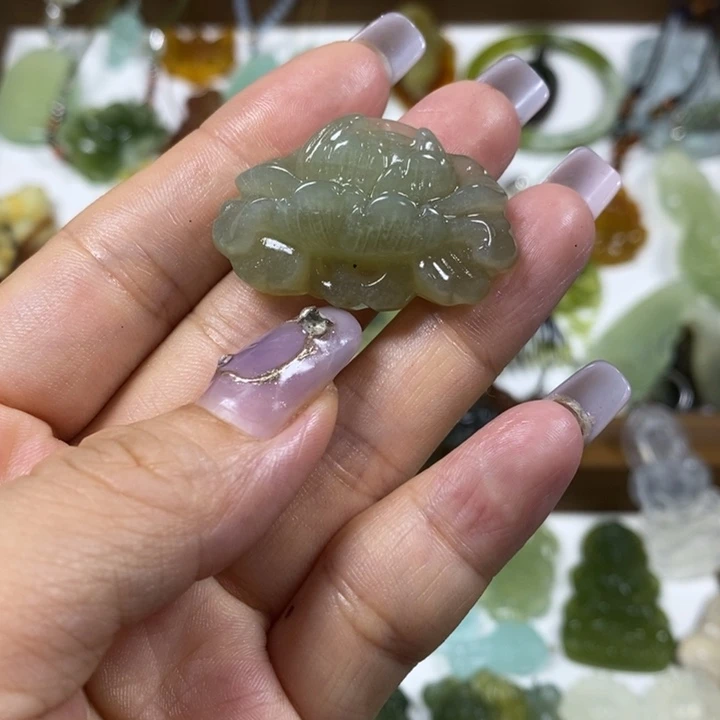 蛇纹石玉未镶嵌吊坠