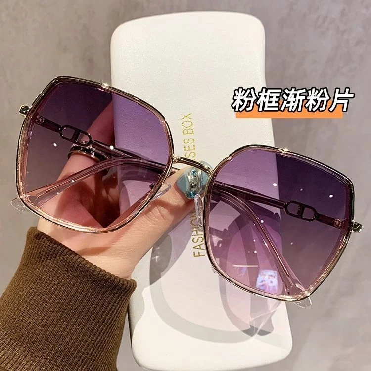 粉紫色自带妆容感遮阳墨镜防晒防紫外线2025年新款显瘦偏光太阳镜