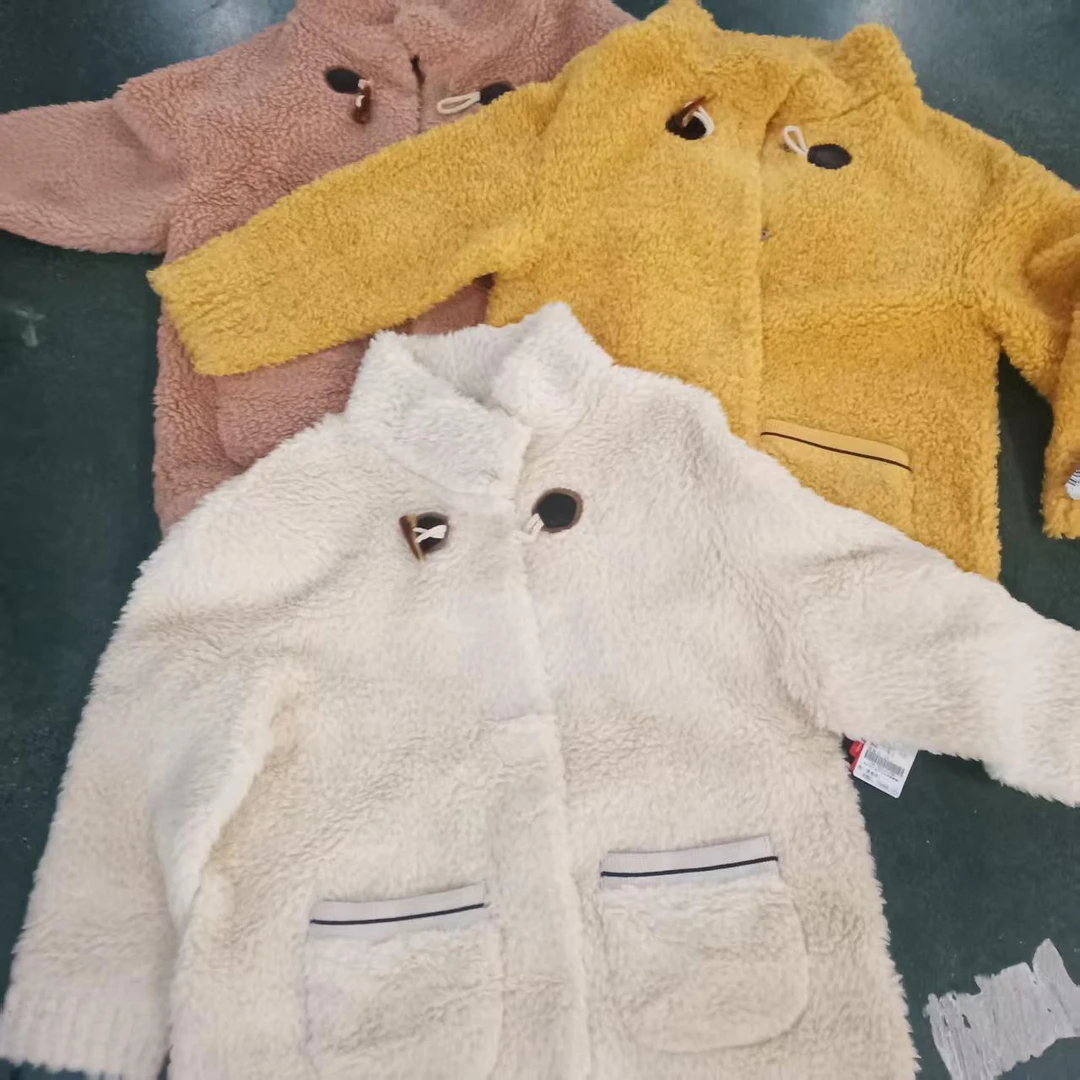 多色羊角扣外套棉服剪标