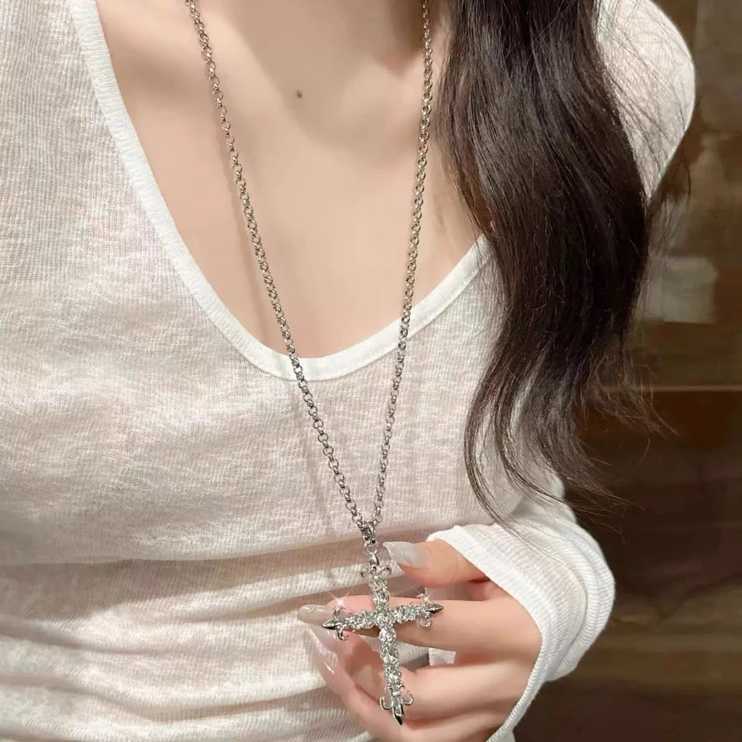 钛钢项链 y2k鸢尾花镶钻十字架吊坠项链轻奢高级感锁骨链项饰女