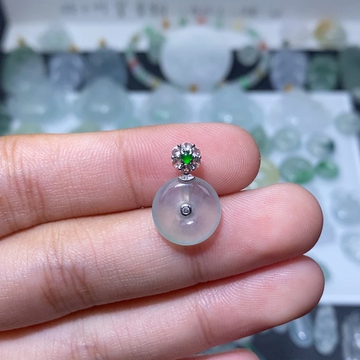 翡翠18K金镶嵌颈饰冰平安扣