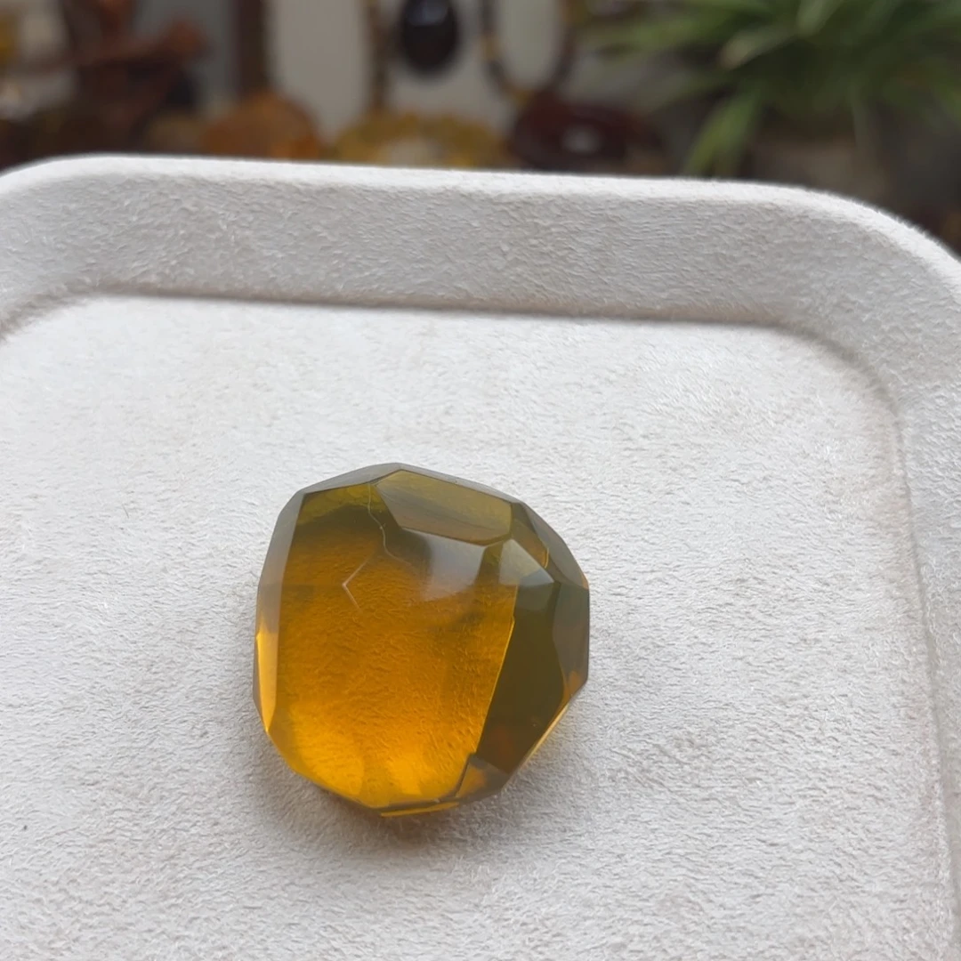 琥珀未镶嵌手链鉆切净水蓝珀变色龙