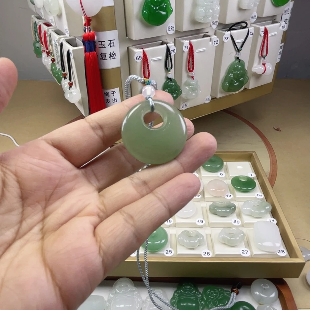 东陵石未镶嵌颈饰