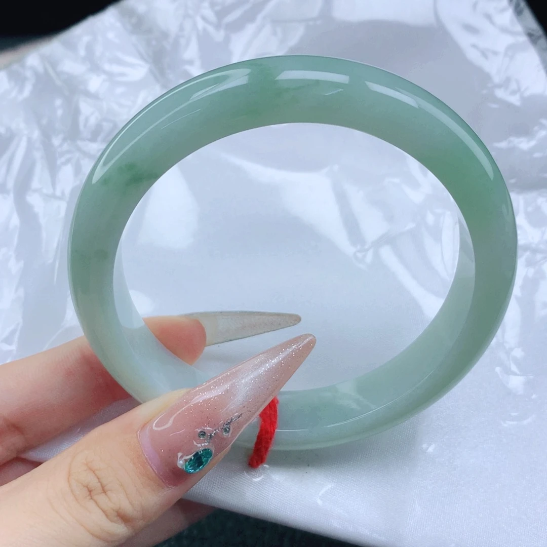 翡翠手镯未镶嵌62圈飘花