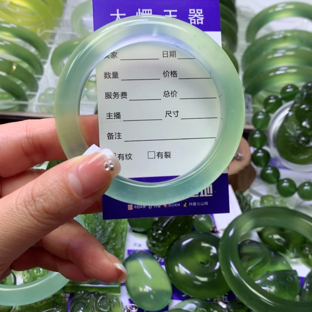 【闪购商品】未镶嵌岫玉手镯十**年