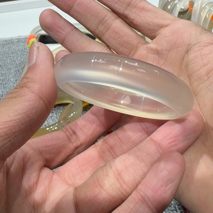 玛瑙/玉髓手镯未镶嵌小*19