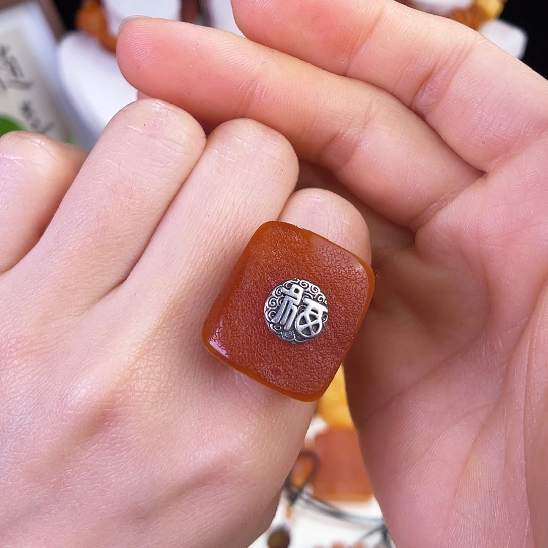 琥珀珠宝奇石未镶嵌，