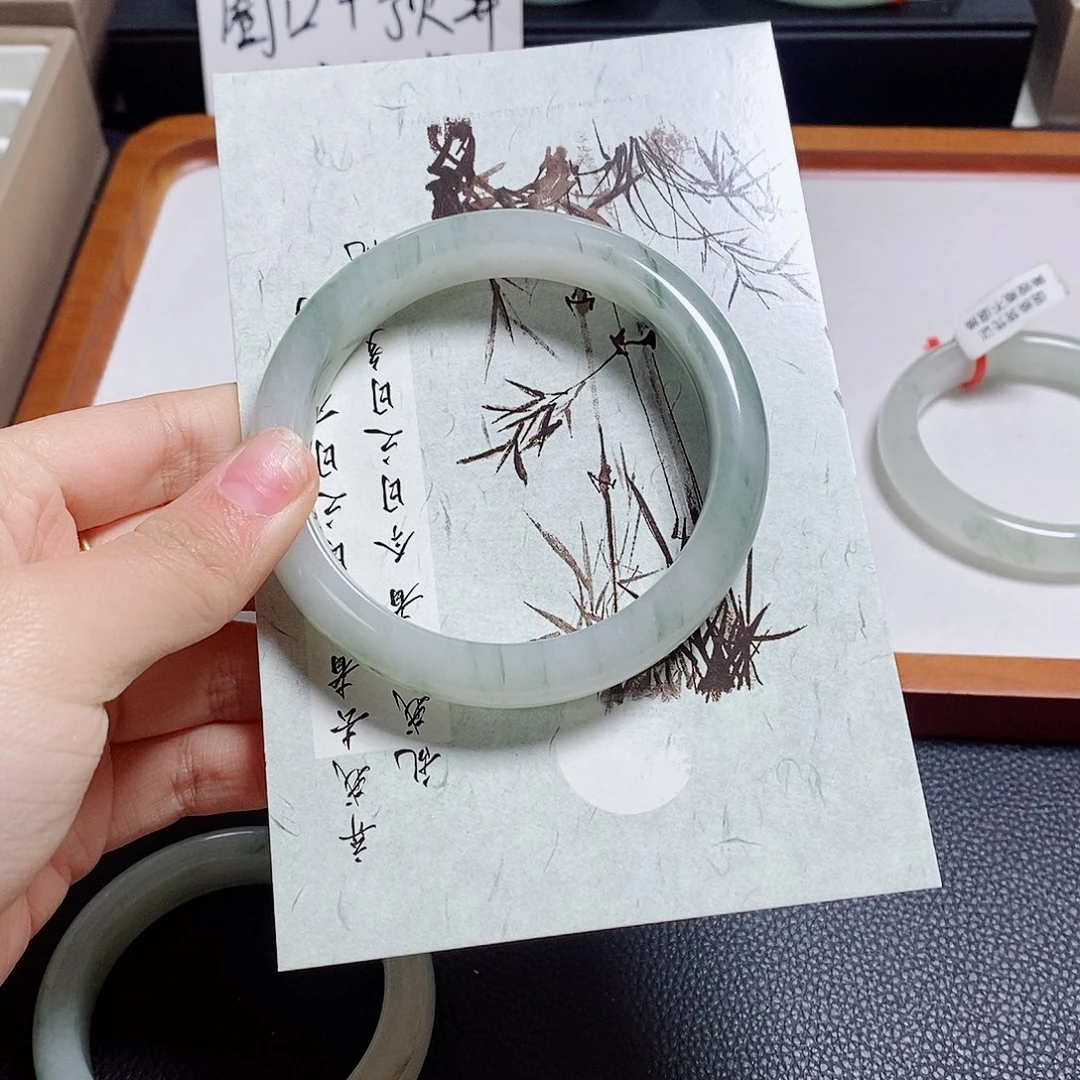 未镶嵌手镯石英质玉