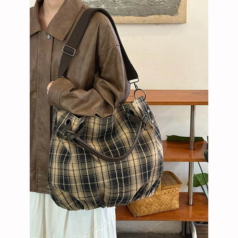 日系复古英伦风格纹帆布包女2025新款大容量托特包通勤单肩斜挎包