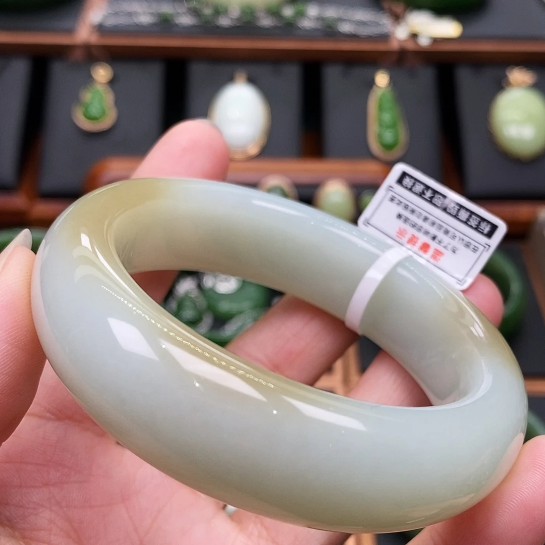 和田玉（糖玉）未镶嵌手镯