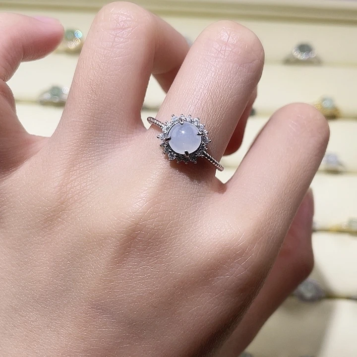 翡翠未镶嵌颈饰戒指