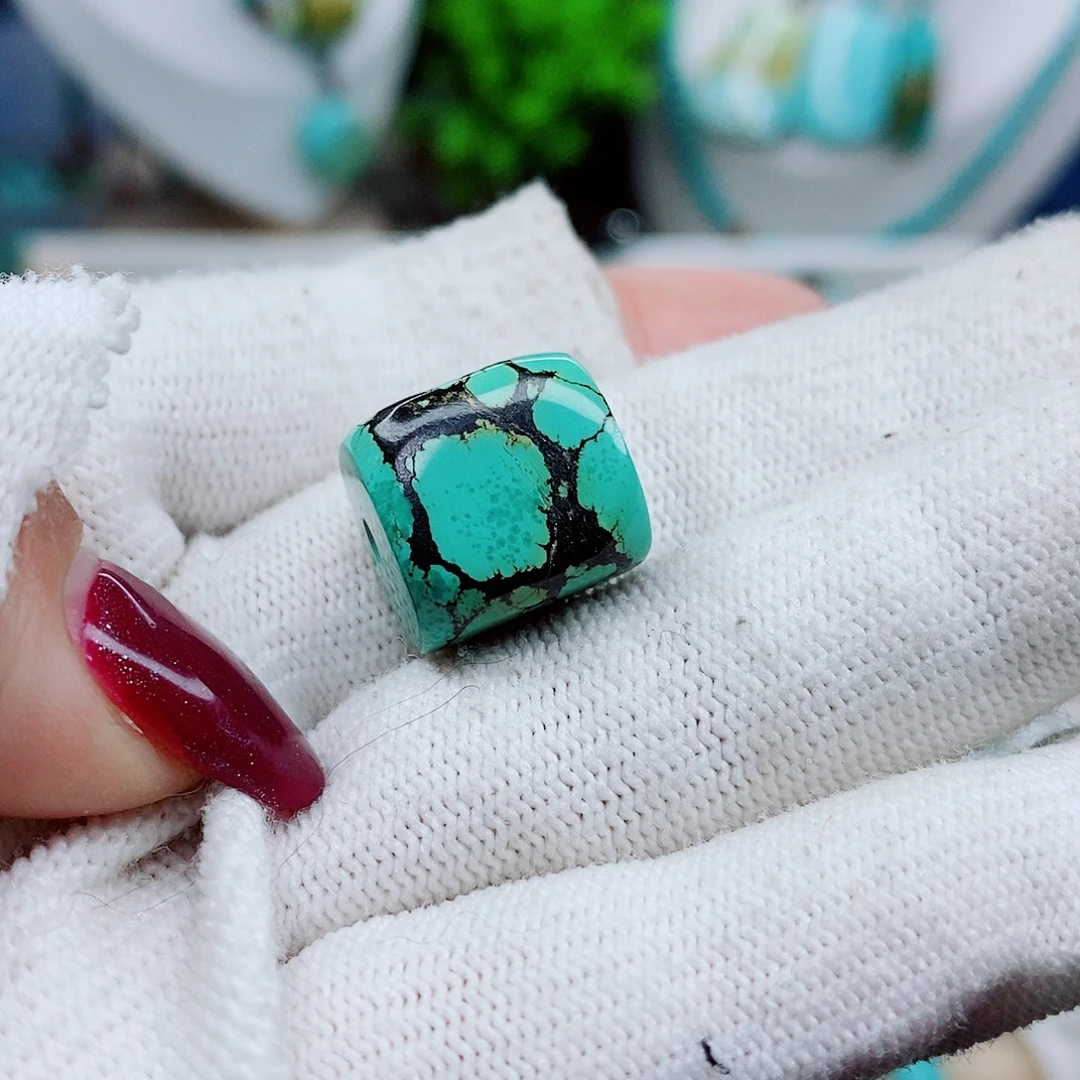 绿松石未镶嵌颈饰