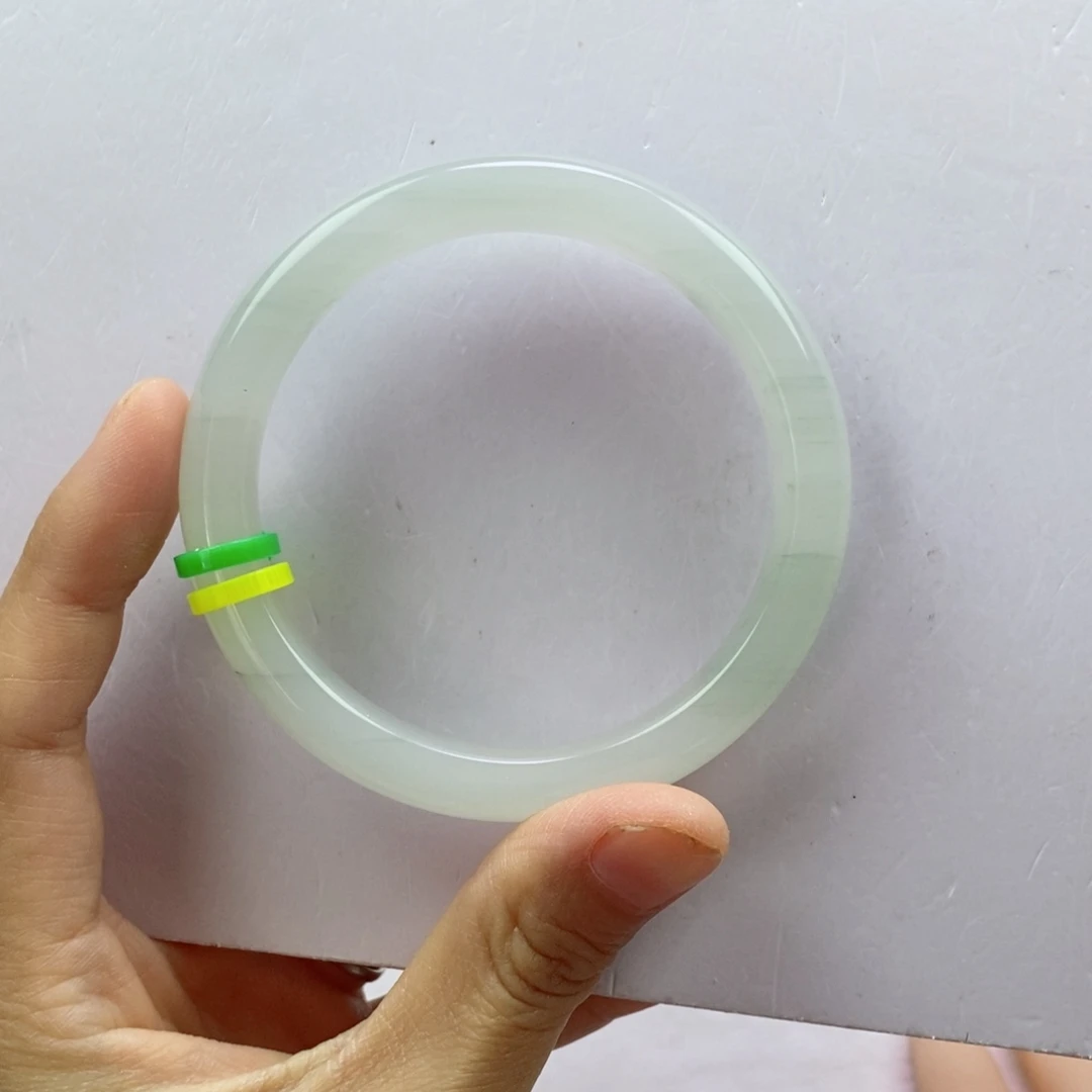 石英质玉手镯未镶嵌小*点