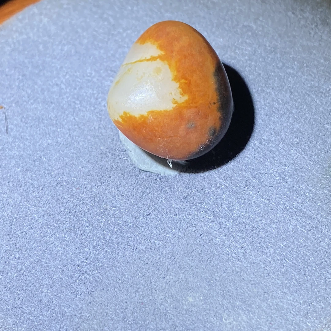 新疆和田玉原石挂件红皮白肉品质佳
