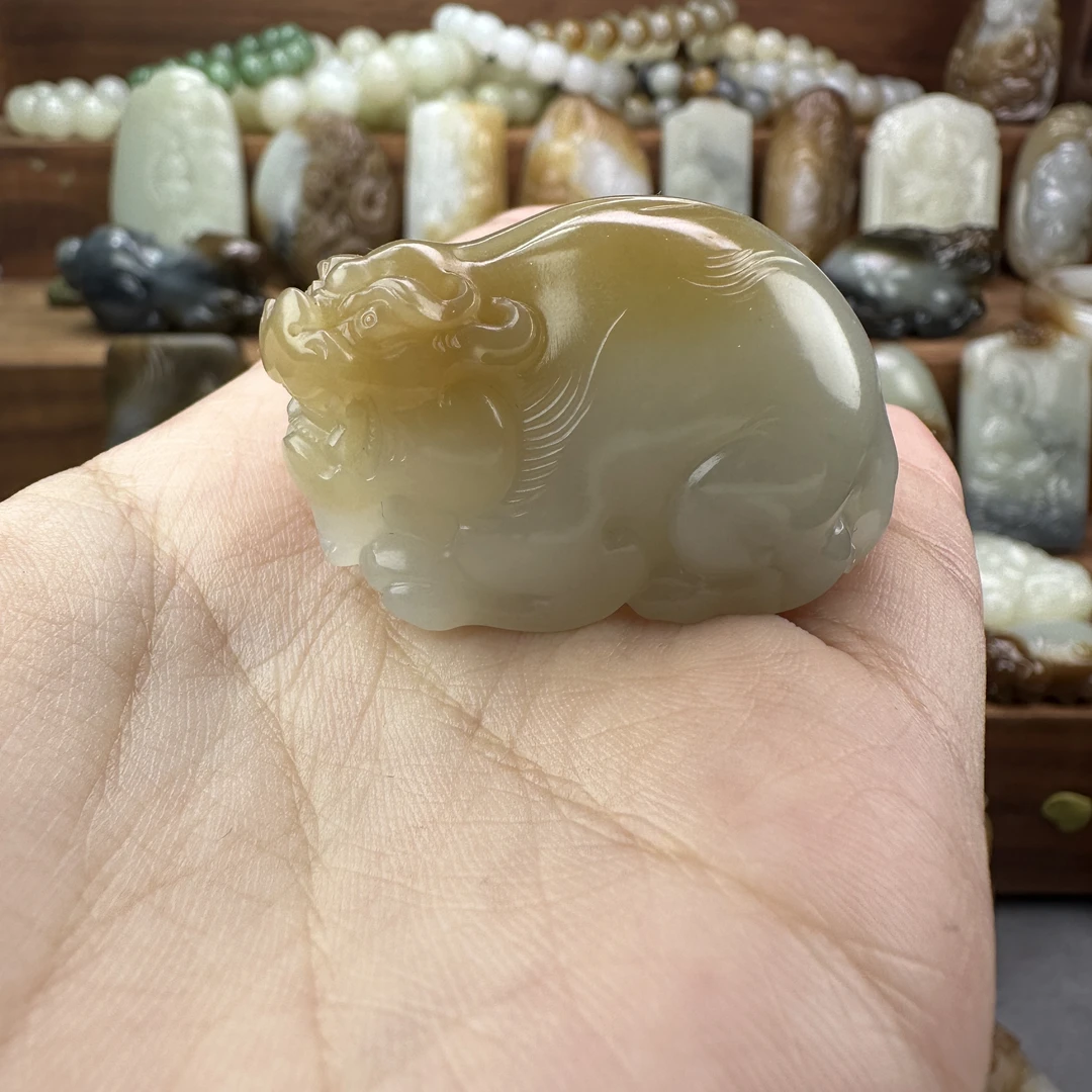 和田玉貔貅吊坠颈饰