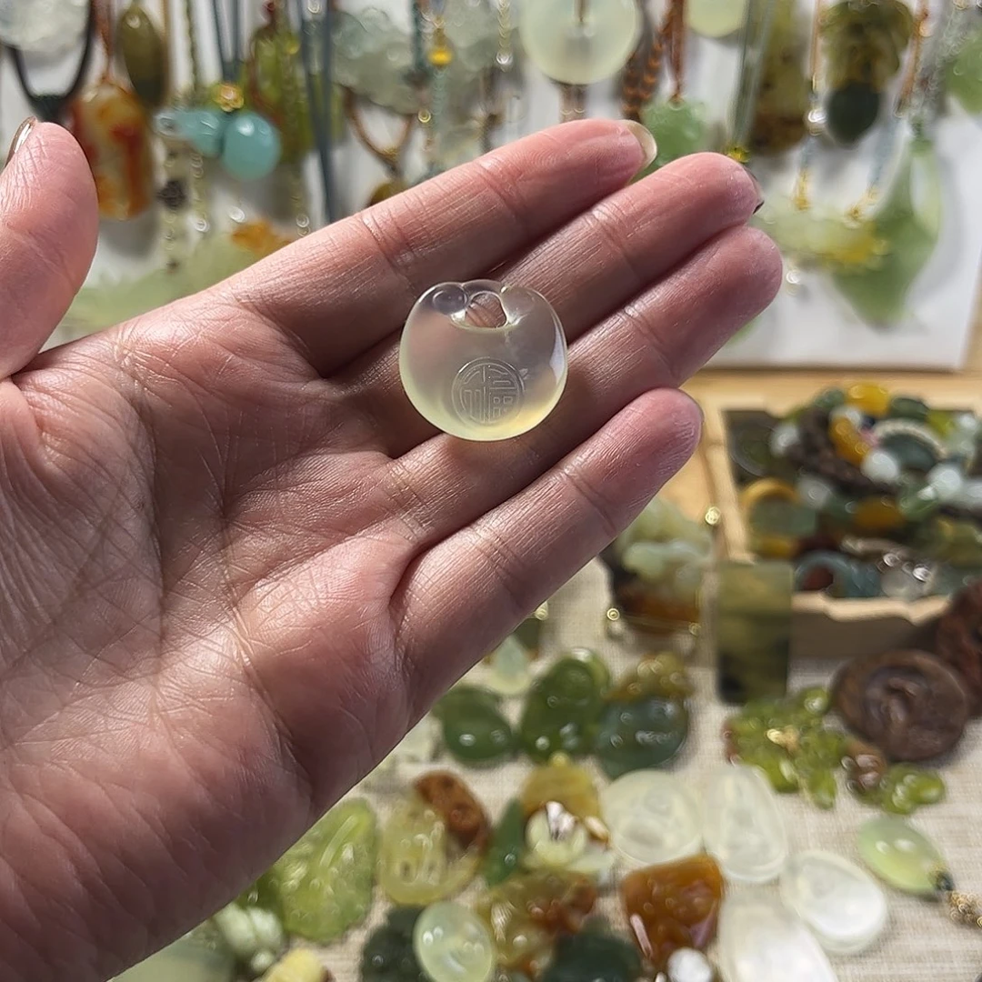 有***怪蛇纹石玉未镶嵌颈饰