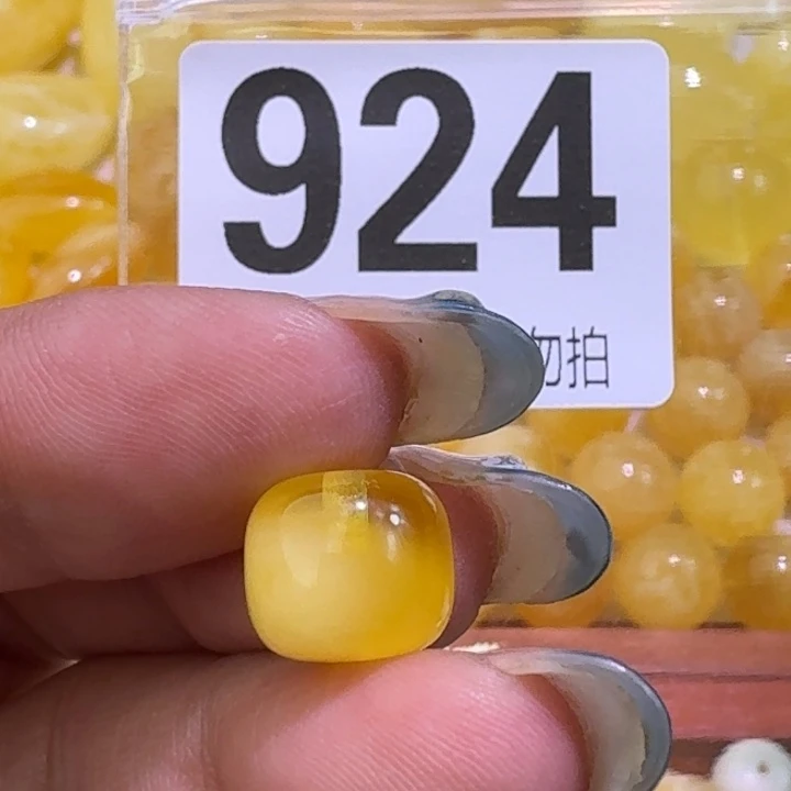 琥珀未镶嵌裸石10.7×9.4微微瑕