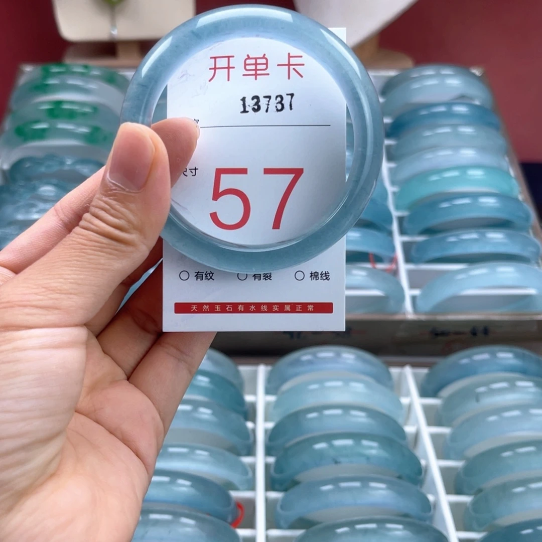 感***_未镶嵌手镯石英质玉