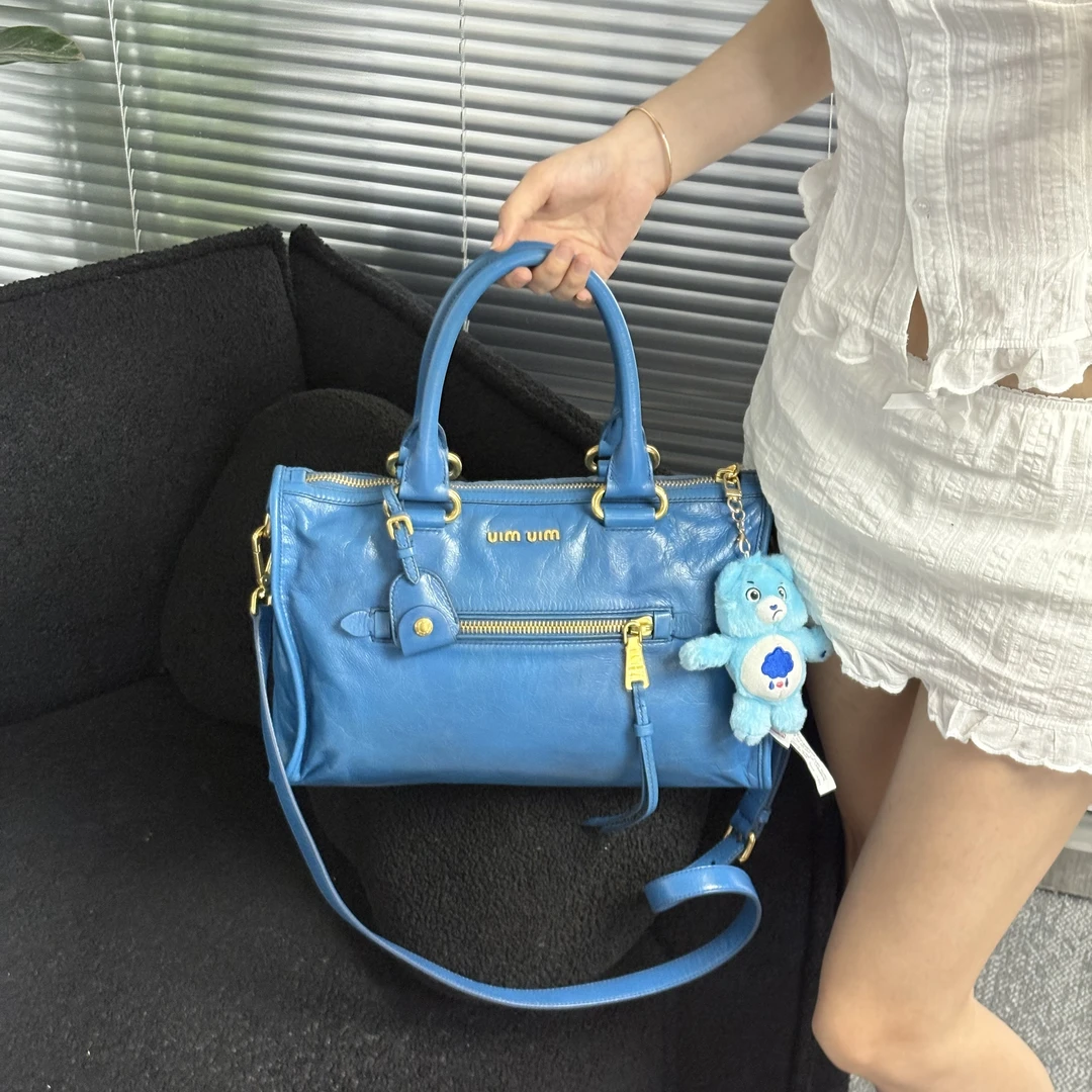 95新 MIU MIU/缪缪 蓝色中号机车手提斜挎包jx