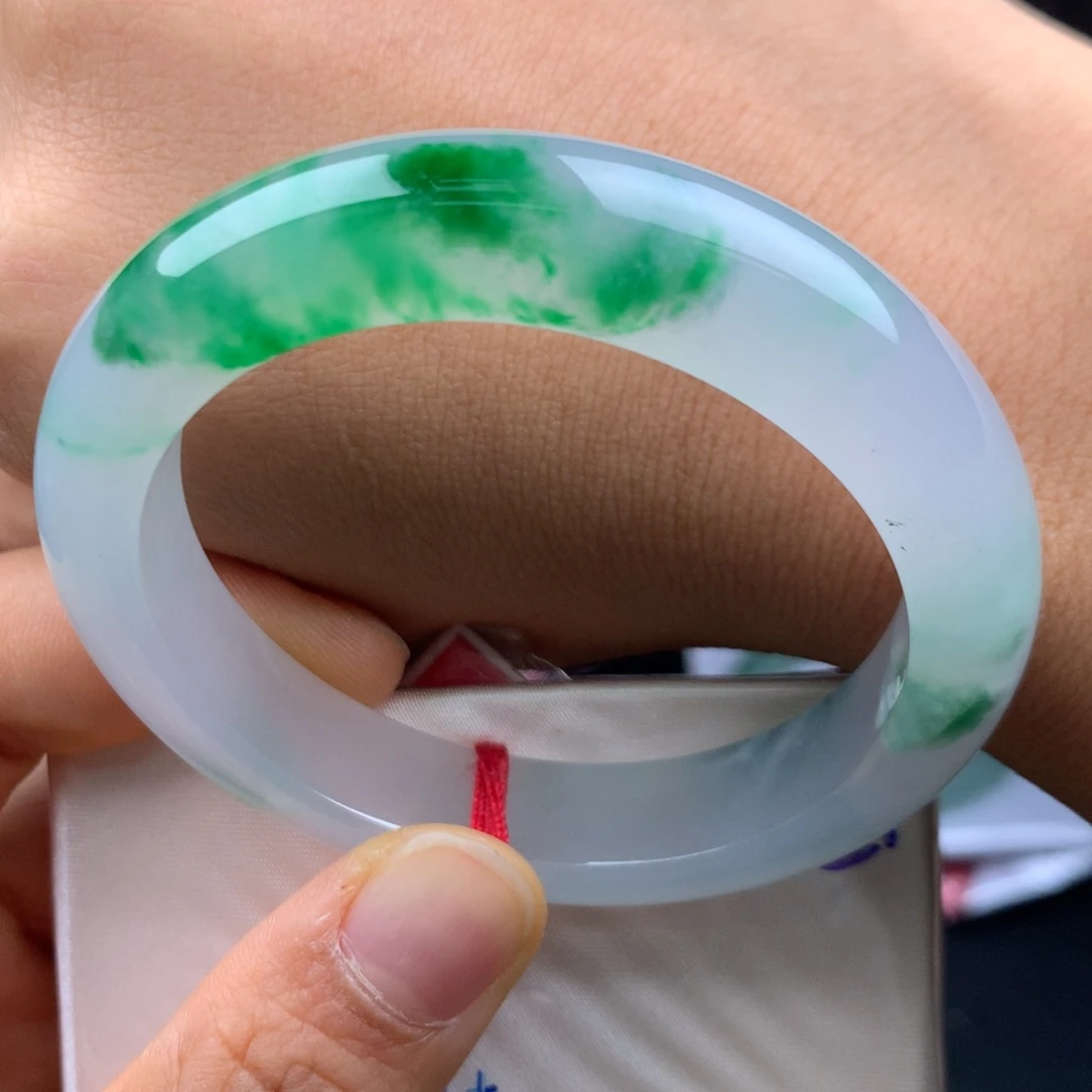 翡翠未镶嵌手镯白冰底飘阳绿花