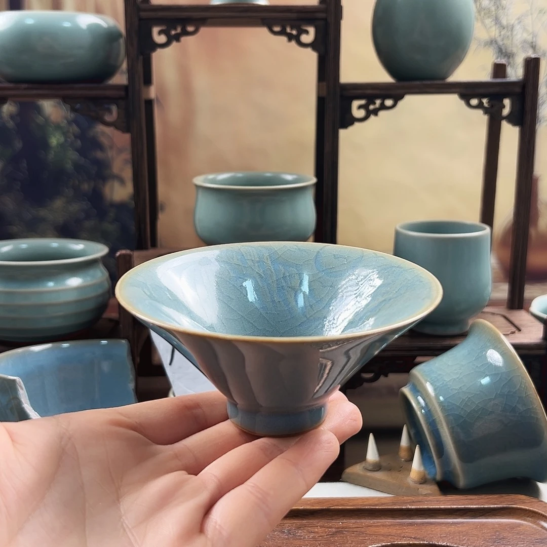 天蓝釉水重工斗笠杯