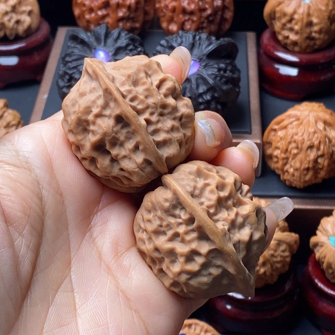 T***m文玩核桃吊坠蛤蟆眼