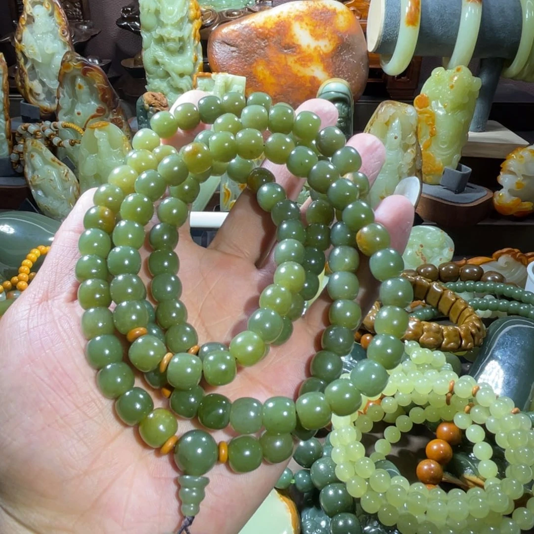 透闪石质玉未镶嵌颈饰假*僧