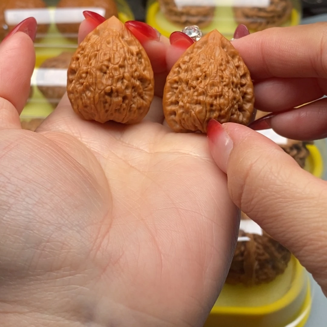 文玩核桃把件?*爷29一抹红