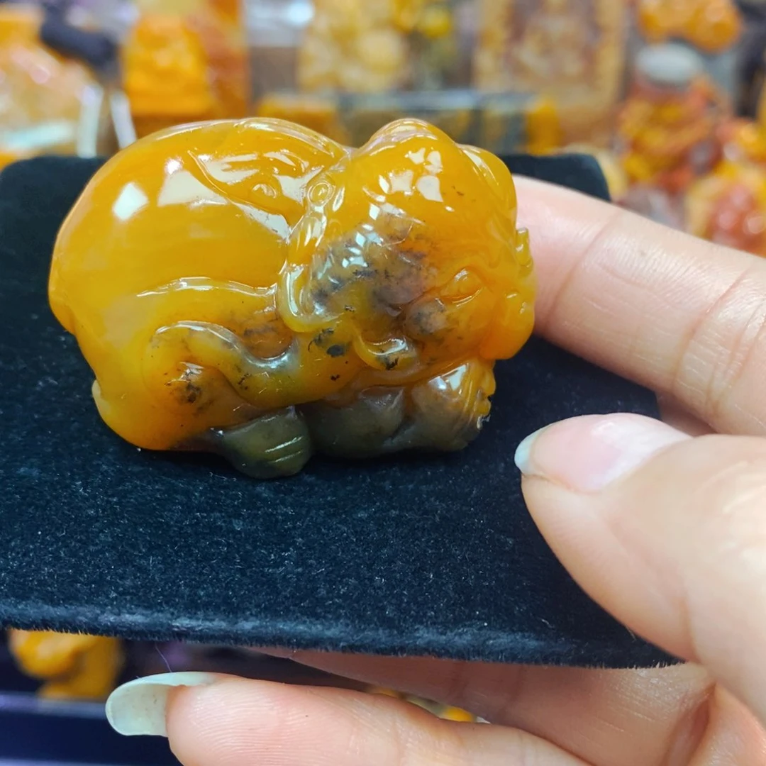 未镶嵌石英质玉（黄龙玉）颈饰