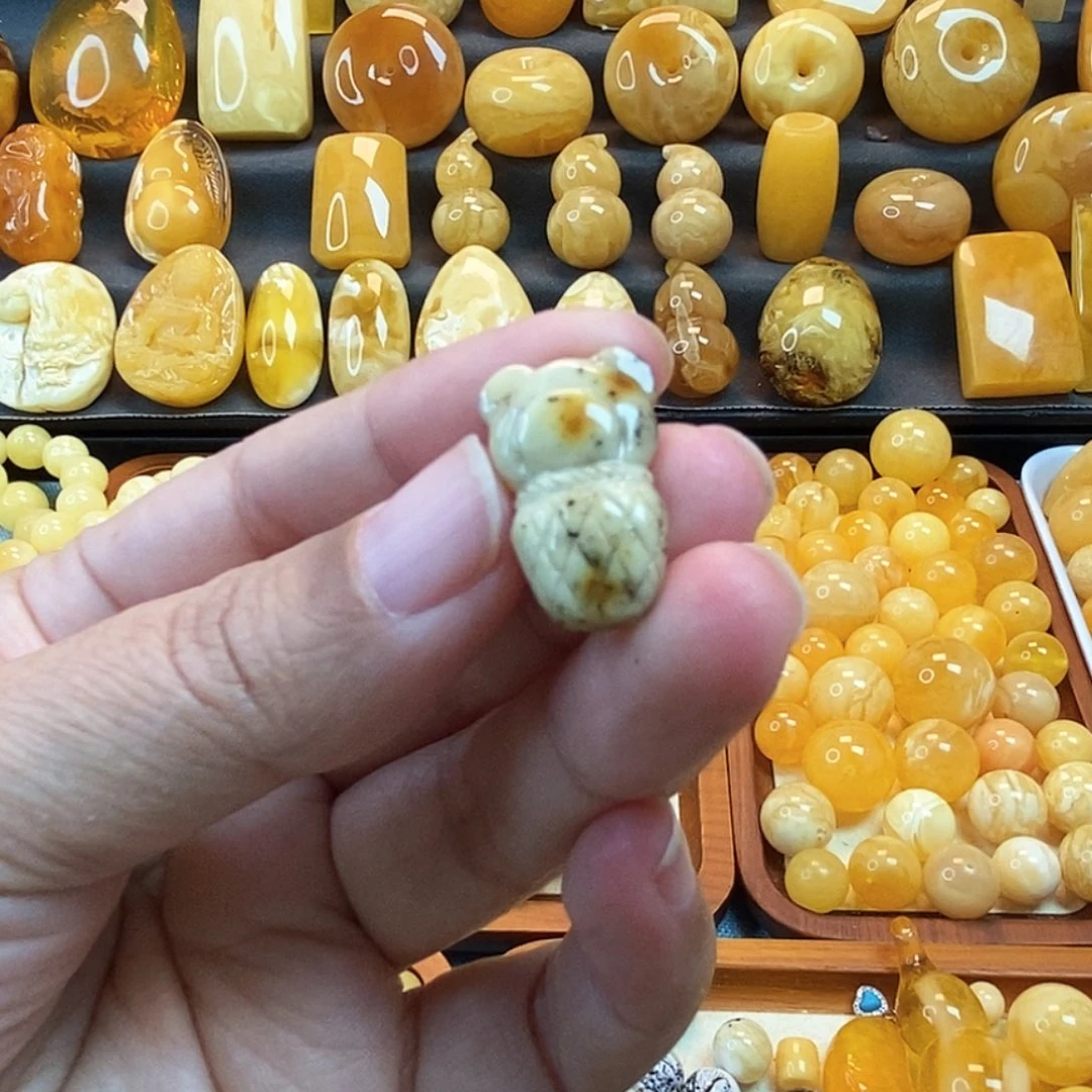 琥珀未镶嵌颈饰天然蜜蜡