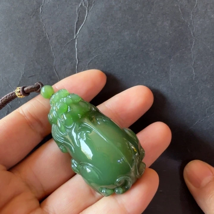 颈饰未镶嵌和田玉（碧玉）