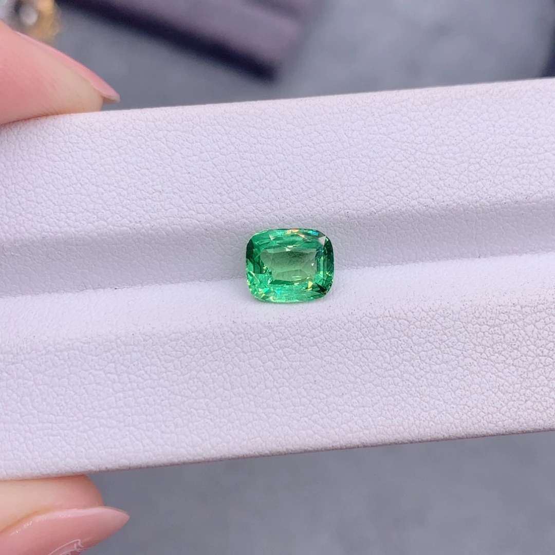 石榴石（沙弗莱）未镶嵌裸石2.02克拉薄荷绿色