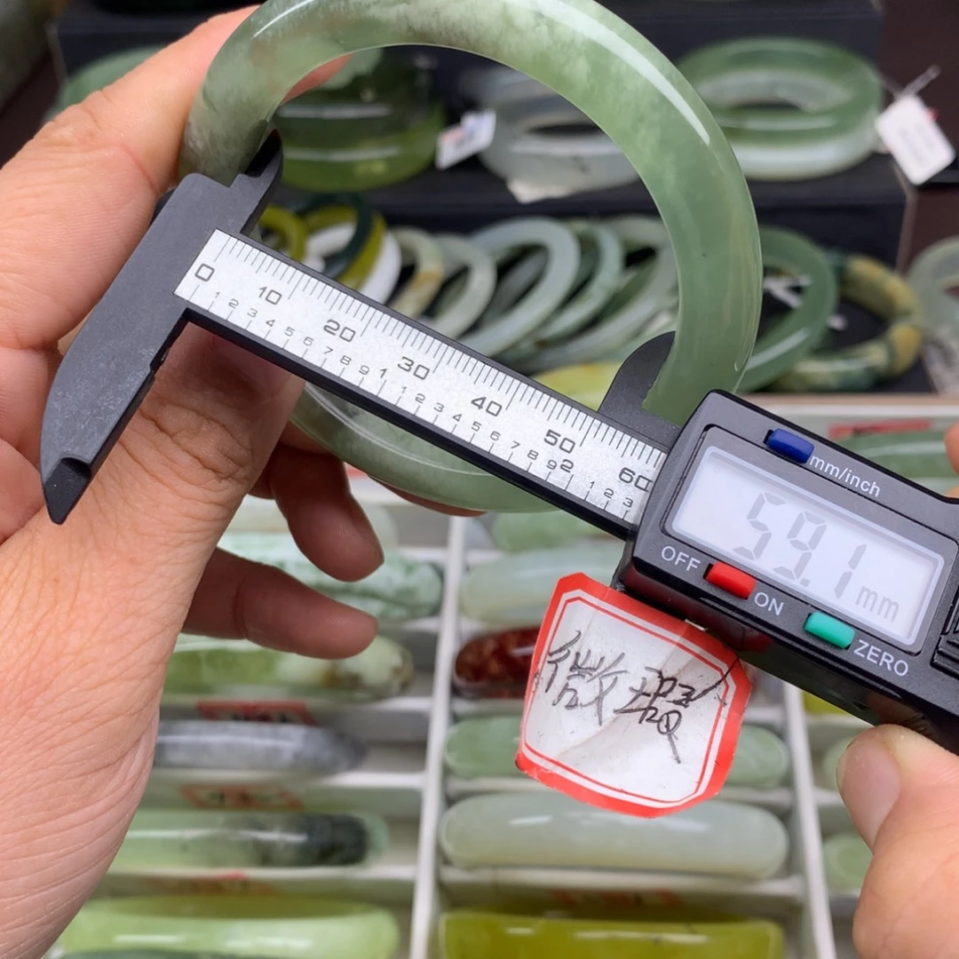 蛇纹石玉未镶嵌手镯500
