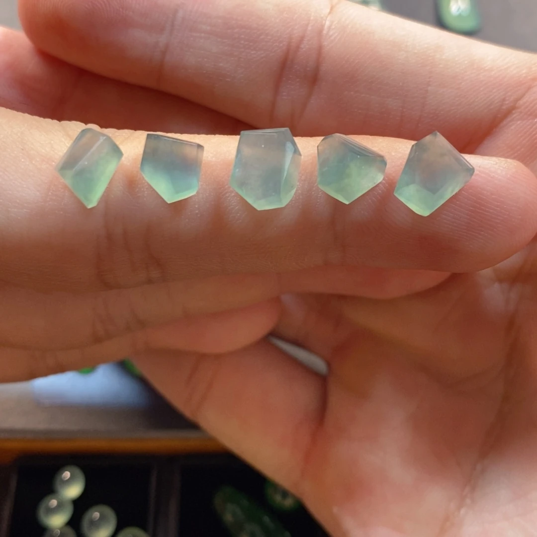 翡翠挂件未镶嵌翡翠珠宝翡翠珠宝