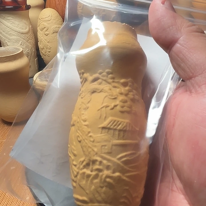 ლ****隐隐约约地看到一只大白