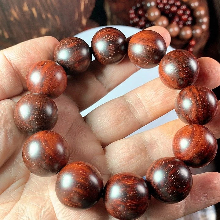 檀香紫檀（小叶紫檀）：****￴